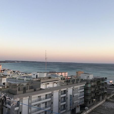 Апартаменты Attico In Riva Al Mare Галлиполи Экстерьер фото
