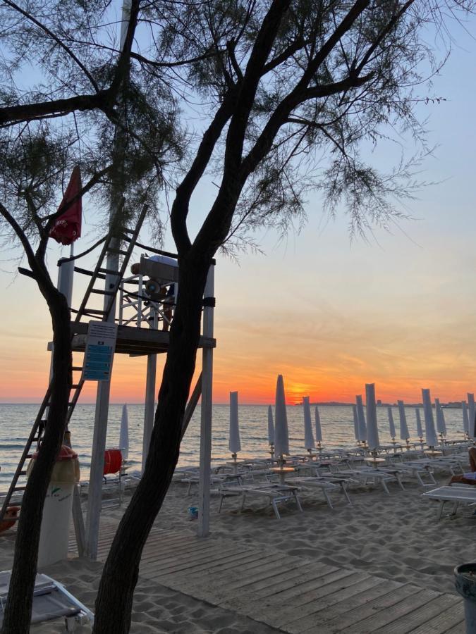 Апартаменты Attico In Riva Al Mare Галлиполи Экстерьер фото