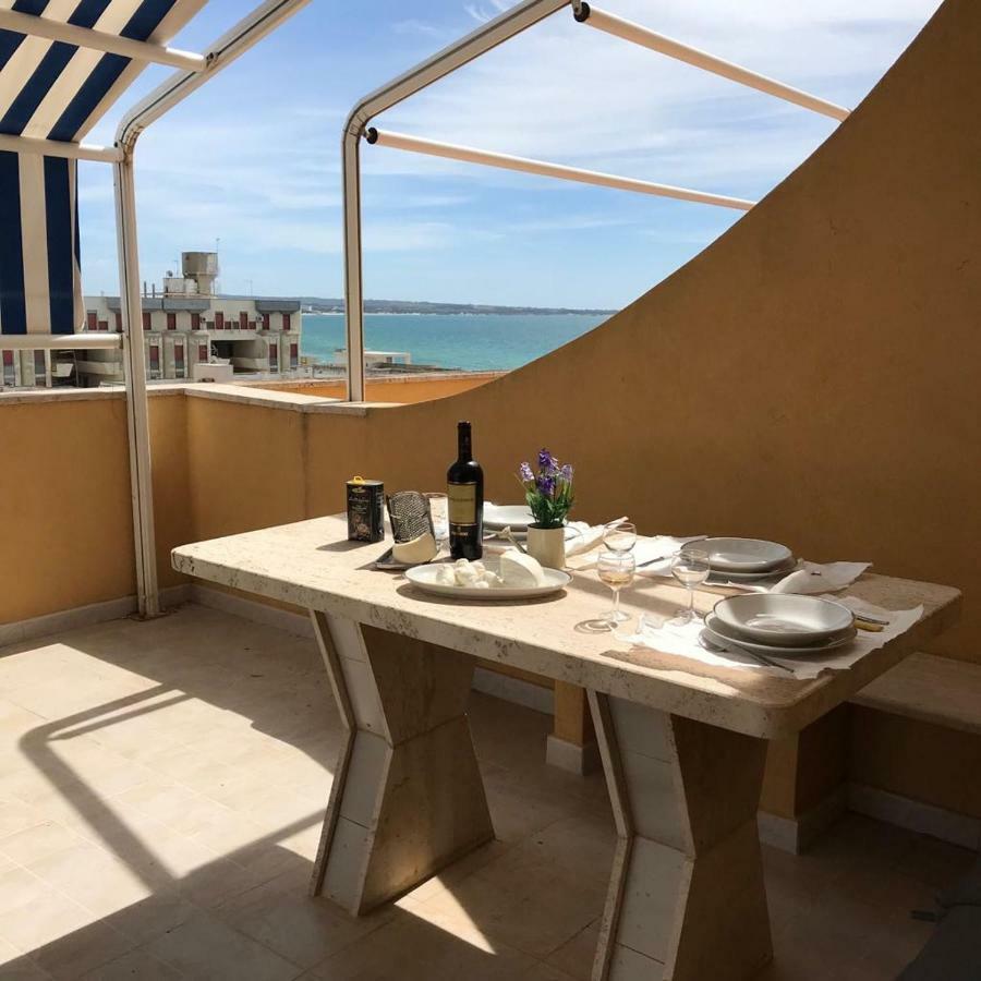 Апартаменты Attico In Riva Al Mare Галлиполи Экстерьер фото